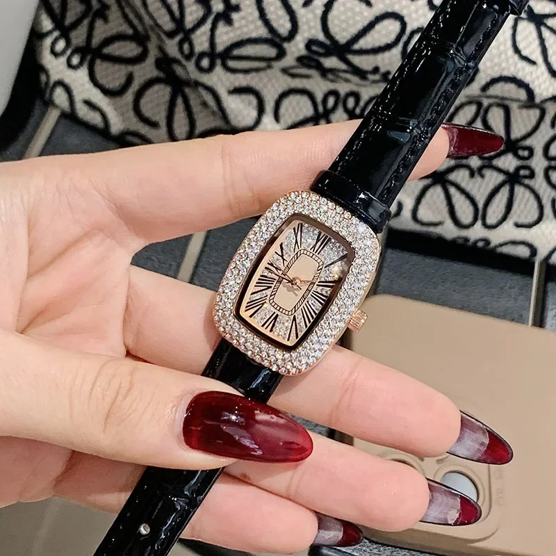 Trendy and fashionable women's - огляд і ціна Luxury Watch With Leather Strap