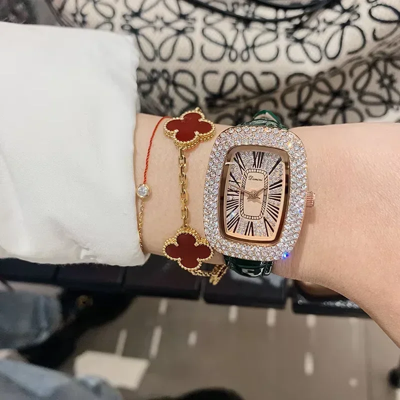 Trendy and fashionable women's - огляд і ціна Luxury Watch With Leather Strap